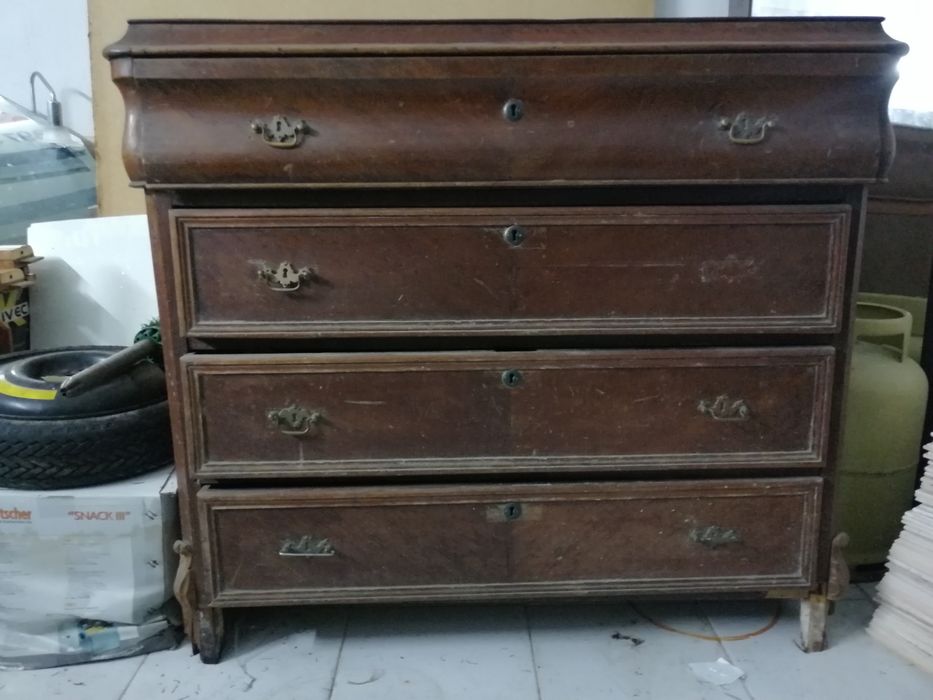 Cómoda muito antiga