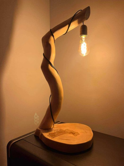 Lampa stojąca drewniana