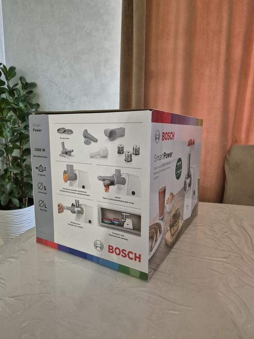 М'ясорубку Bosch SMW2517W з насадкою соковижималкою