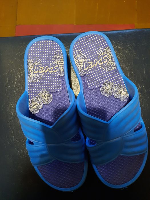 Шлепанцы, летние шлепки, босоножки.