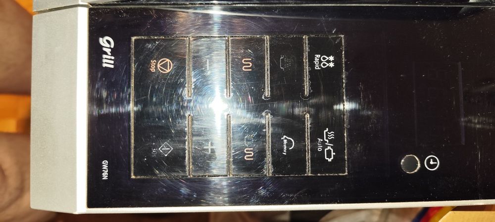 Kuchenka mikrofalowa z grillem gw76n