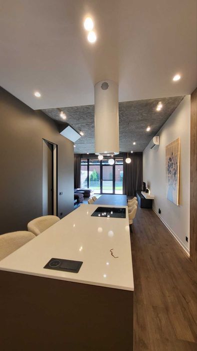 Продается стильный таунхаус у моря (Золотой берег)