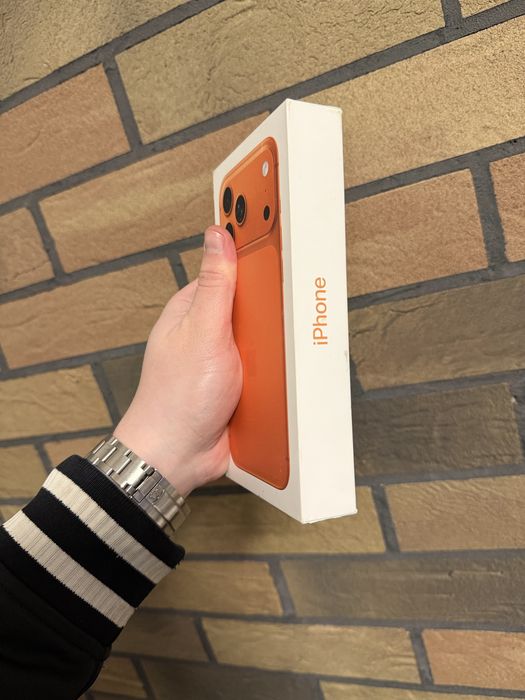 Apple iPhone 17 Pro Max 256Gb. (Cosmic Orange)