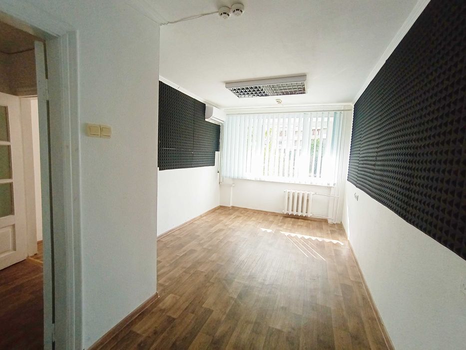 Офіс 40 кв.м та інші біля м. Житомирська.