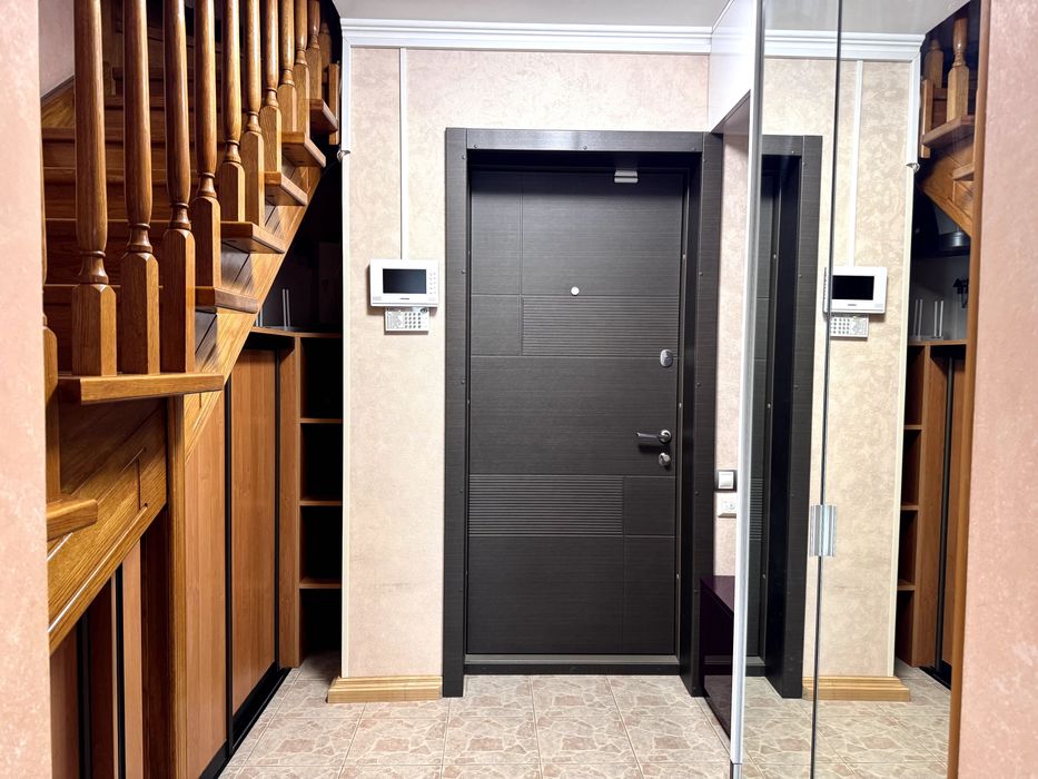 Без %. Продаж квартири з ремонтом - 1000 у.е.за м2. Драгоманова 15-А.