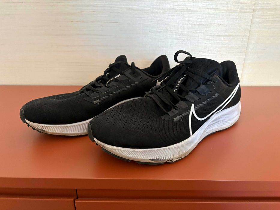 Ténis Nike Air Zoom Pegasus 38 Pretos e Brancos - Tamanho 47,5