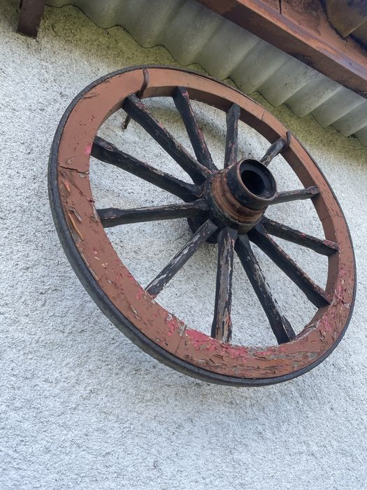 Roda de carroça antiga