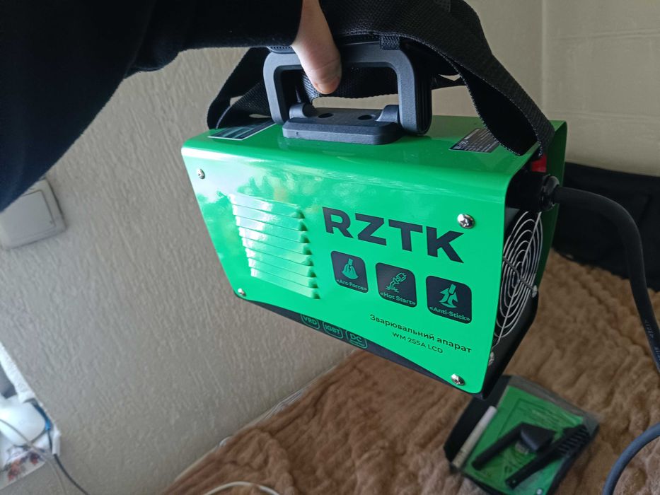 Зварювальний інвертор RZTK WM 255A LCD 20-250A