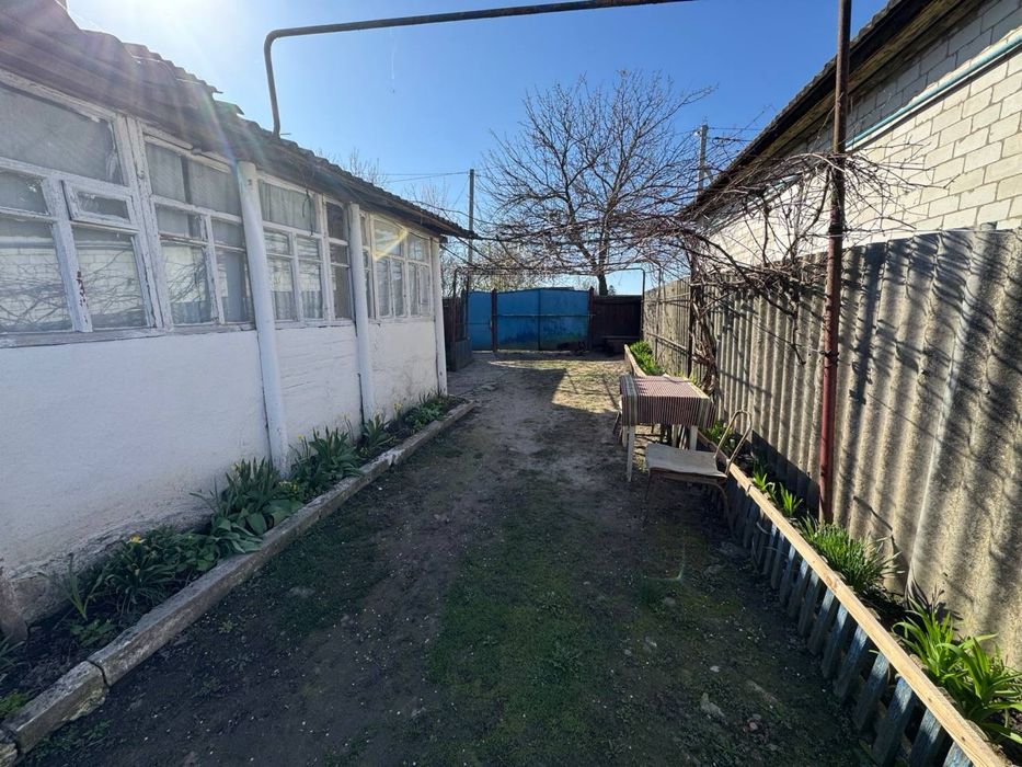 Продається будинов в центрі міста Буринь