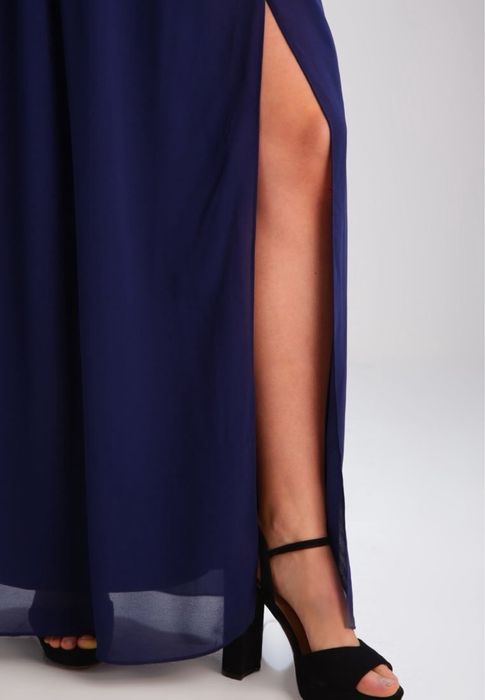 Елегантна сукня TFNC London М синя із стразами довга