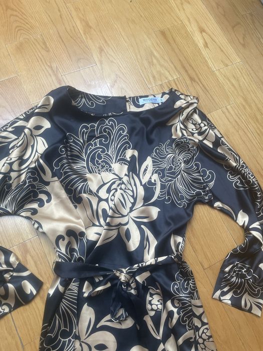 Piekna satynowa sukienka r.S/M