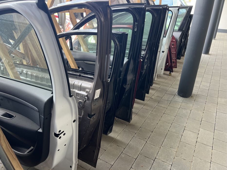 Двері двери передние задние Renault Scenic Megane Clio