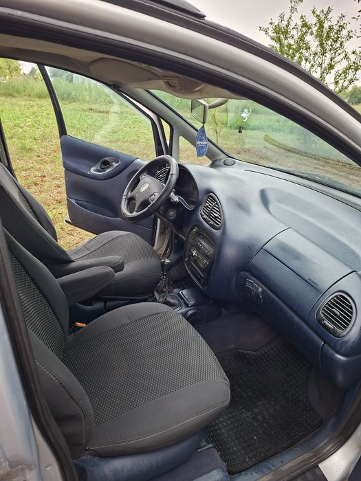 Автомобіль volkswagen sharan 2000року