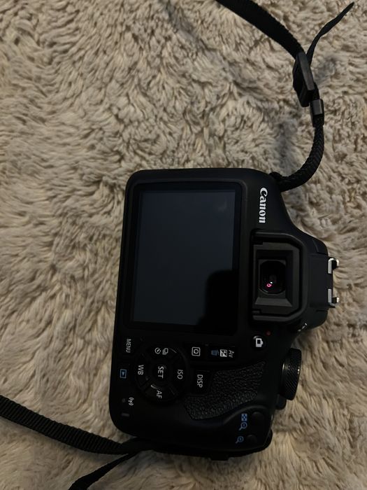 Aparat fotograficzny Canon D2000 +2 obiektywu,plecak,statyw