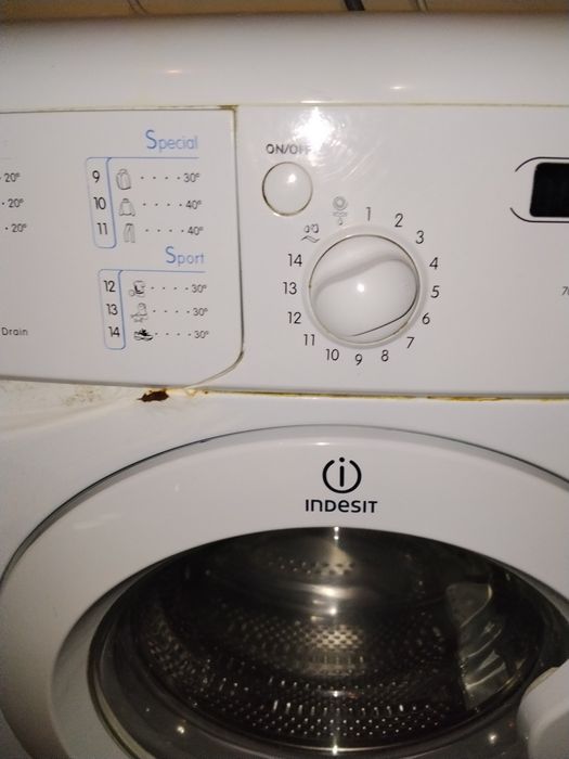 Продам стиральную машинку Indesit