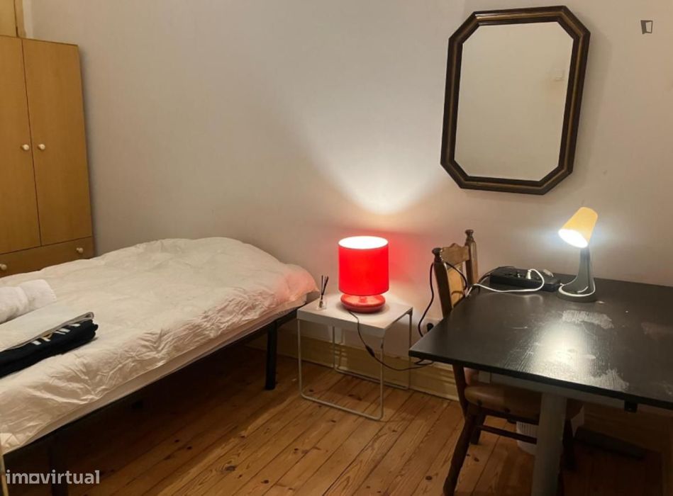 Quarto - localizado em Alcântara Lisbon