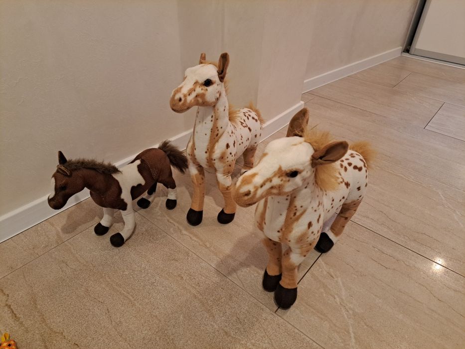 Zabawki dla dzieci / Koniki