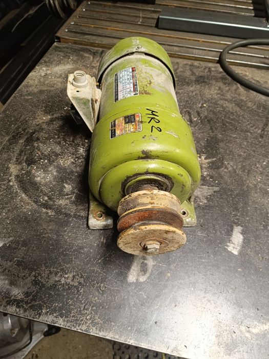 MR2 motoreduktor 0.66kw 220/380v przełożenie 1:5  koło pasowe 80 wał28