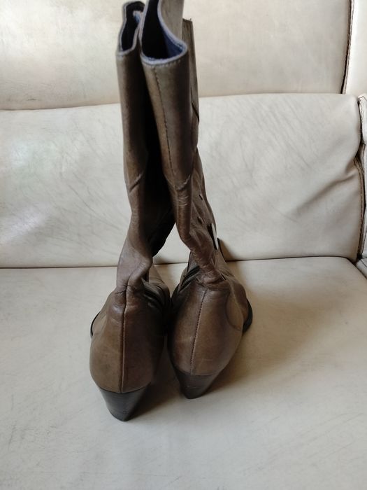Botas em couro cano alto