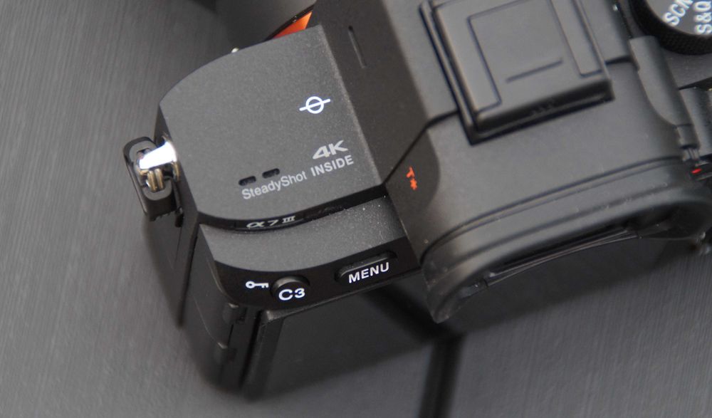 SONY Alpha A7 III UHD 4K ILCE-7M3 + FE 28–70mm f/3.5-5.6 SEL2870