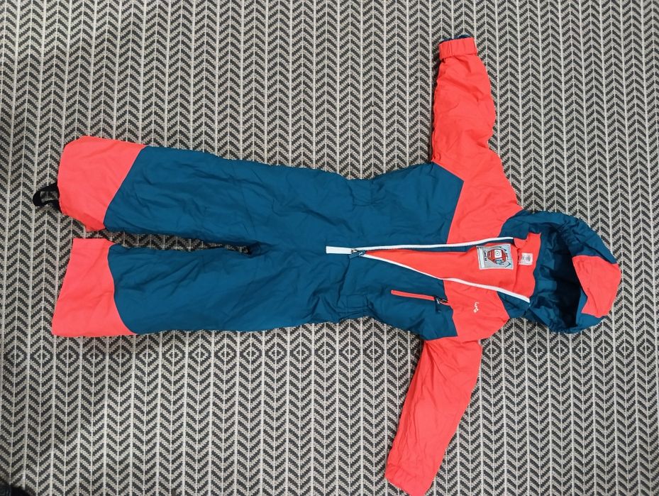 Equipamento 4anos, botas e luvas  para neve