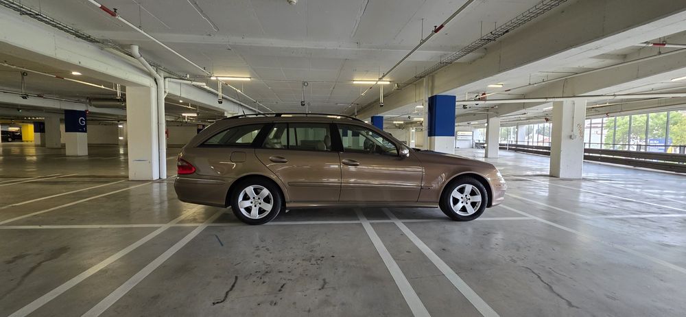 Vendo Mercedes-Benz E 200, fase 2, Versão T Elegance)  do ano 2008.