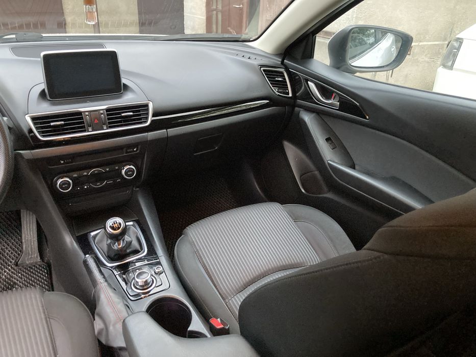 Мазда 3, дизель 2.2, 2015 року