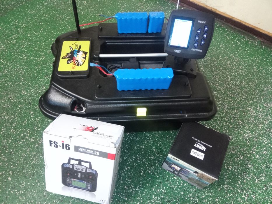 Łódka zanętowa z echosondą