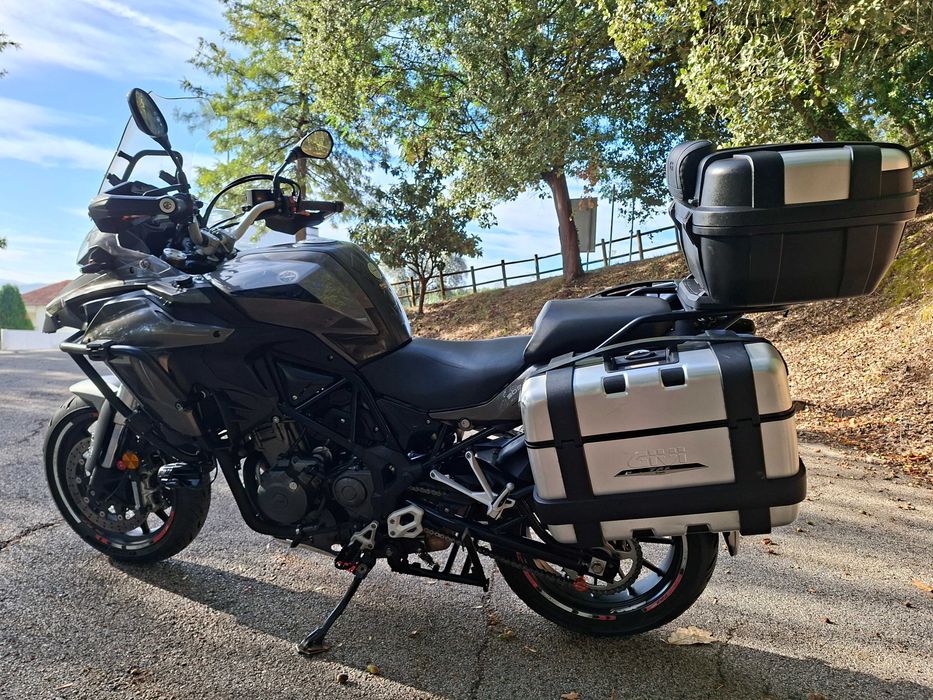 Benelli TRK 502 com muitos extras