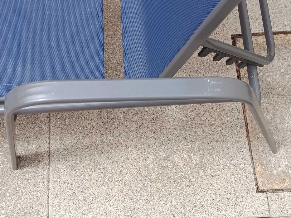 Espreguiçadeira Metálica Ajustável com Tecido Azul