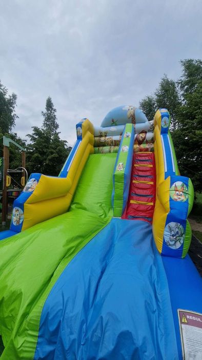 Zjeżdżalnie namioty bankietowe zastawa stołowa