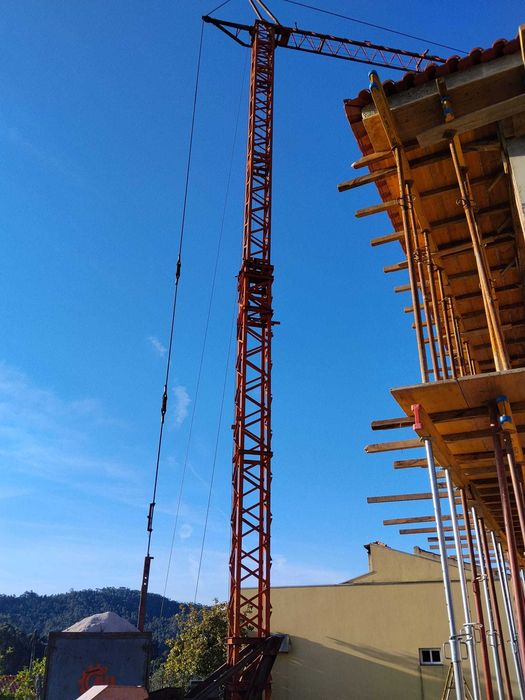 Grua Cail com 18m