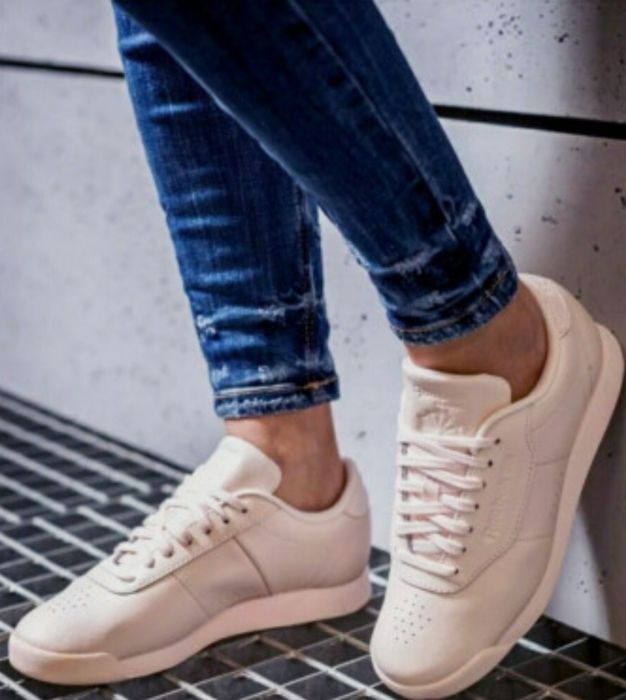 Кросівки жіночі  Reebok Princess ніжного рожево-пудрового кольору з перламутровим відтінком