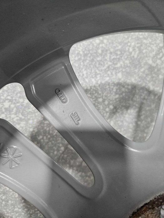 Диски Audi 5/112 R19 7J ET37 dia66.6mm