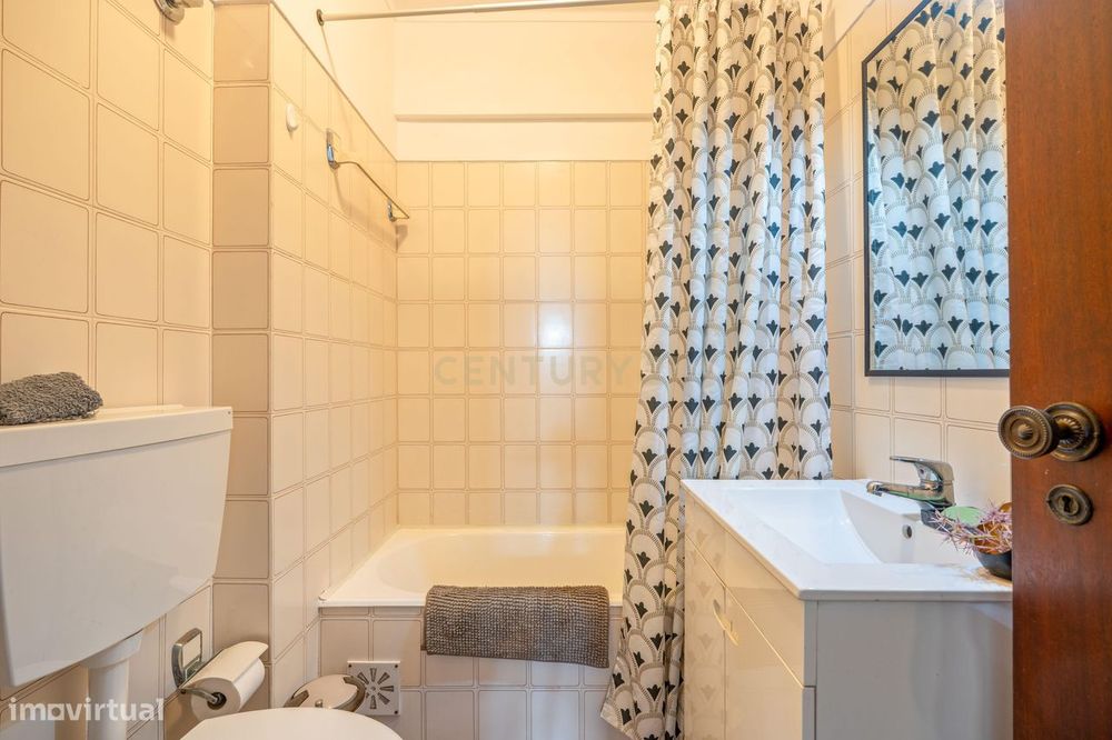 Apartamento T1 com varandas e vista mar no Parque das Amendoeiras — Vi