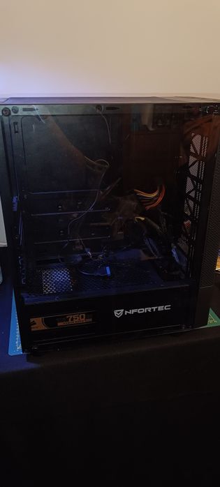 Caixa  nfortec caleum com fonte de alimentação Corsair 750w