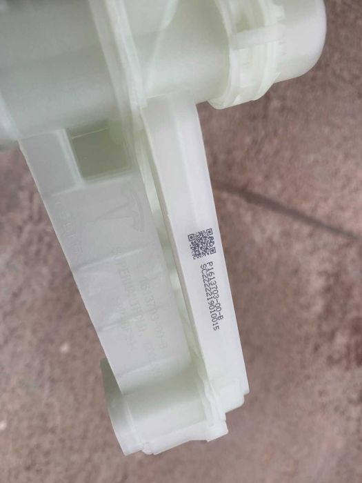 Бачок теплового насоса Tesla model 3/Y/S/X Оригінал; 1613703-00-В