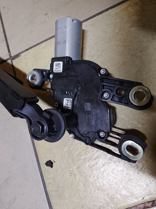 Silniczek wycieraczek VW up golf 7 mii