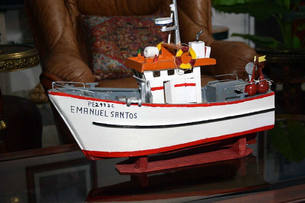 Barco de Pesca Vintage Feito à Mão 45cm