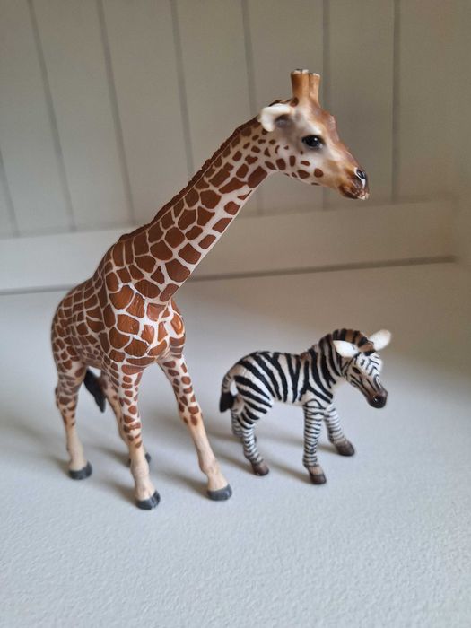 Figurki kolekcjonerskie marki Schleich, żyrafa, zebra