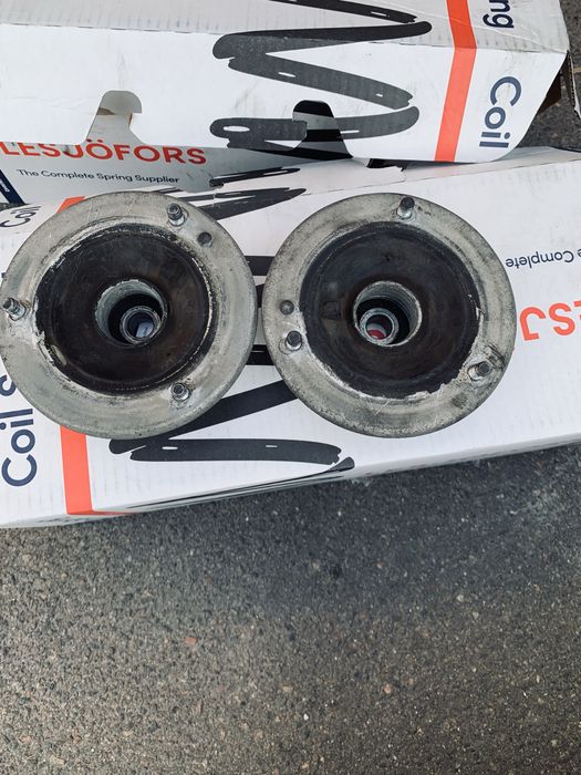 Опори стійок передні на BMW E46