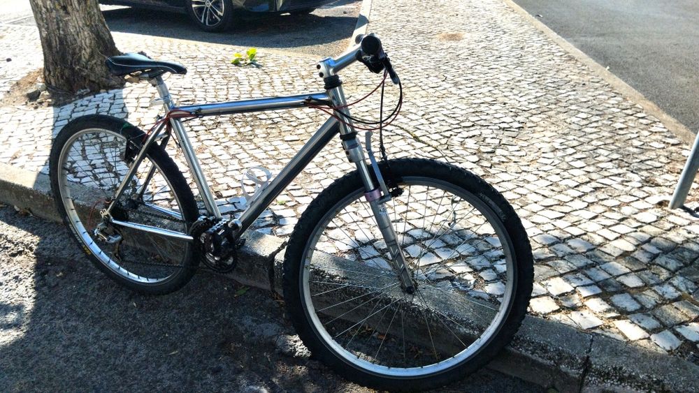 Vendo bicicleta BTT em excelente estado.