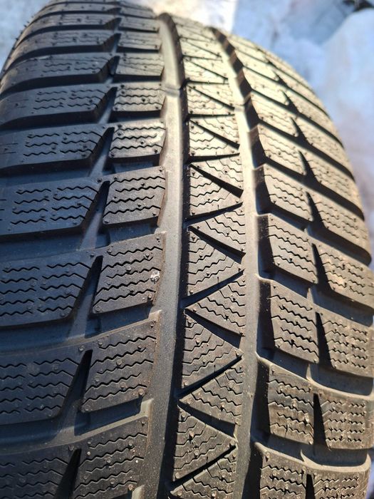 Opony 235/45/17 Falken Eurowinter HS449