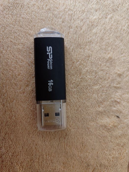 Продам юсб флешку 16 гб