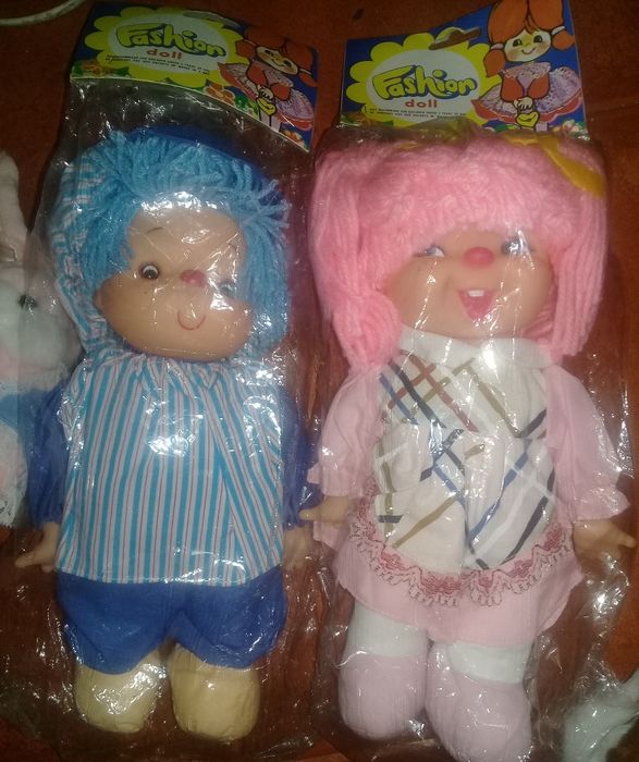 Várias bonecas antigss