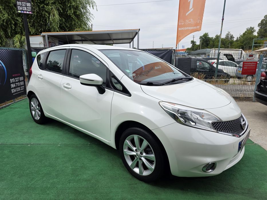 Nissan Note (branco pérola)