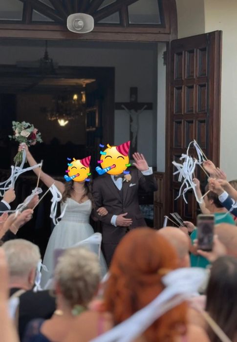 Białe wstążki na ślub