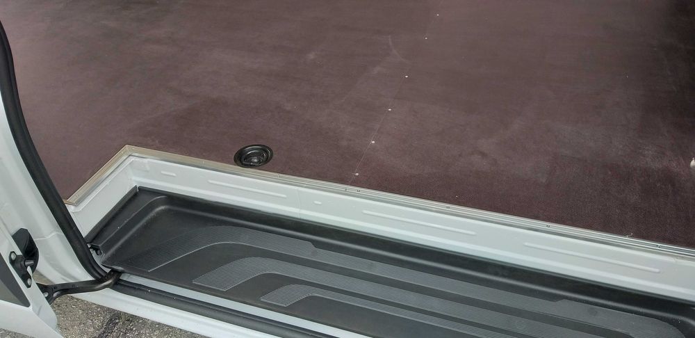 Zabudowa busa Mercedes Sprinter L3H2, zabudowa paki sklejka