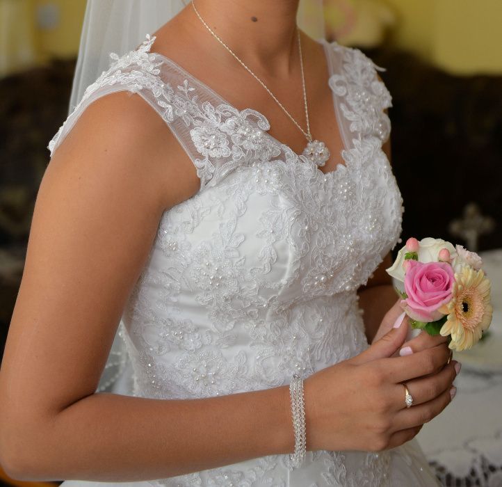 Piękna i zjawiskowa suknia ślubna, 34-36
