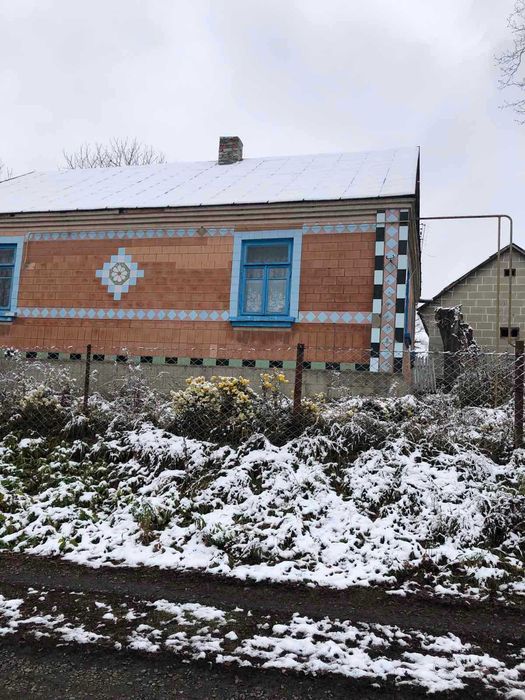 Продається будинок разом із землею в с.Милятин